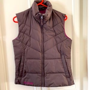 Small Women’s Columbia brown Down vest